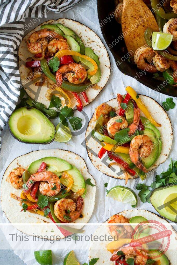 Fajitas de camarones {receta fácil de 25 minutos} Lascositasdelayaya