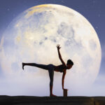 Aprenda todo sobre las 4 fases lunares, más una práctica de yoga para cada una