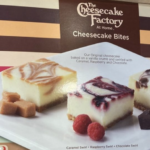 The Cheesecake Factory hace cajas de bocados de pastel de queso que puedes comprar en Costco